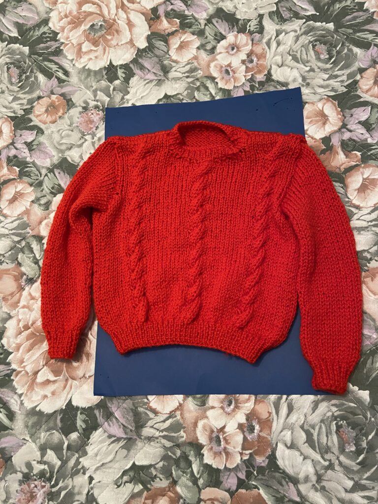 Bellissimo maglioncino rosso, con trecce, per bimba