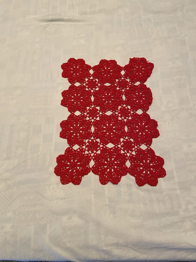 Centrino rosso, insieme di roselline, N 22